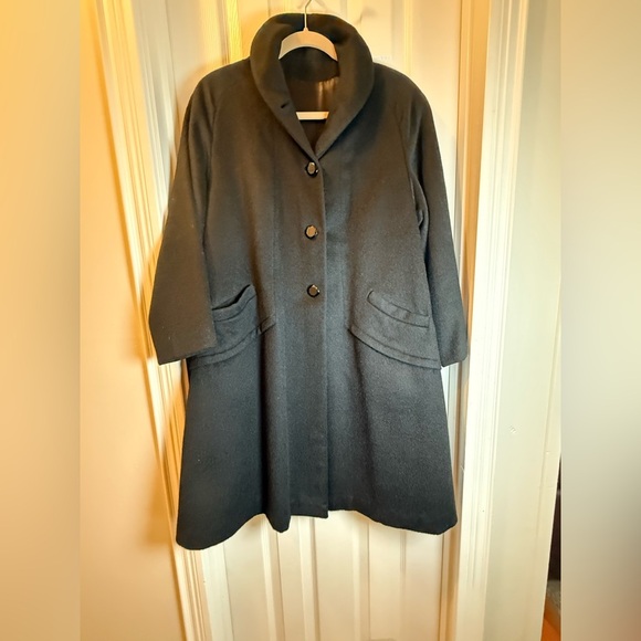 Rafi Black Swing Coat with Wide Collar Very Vintage Elegant Warm Stylish Unique